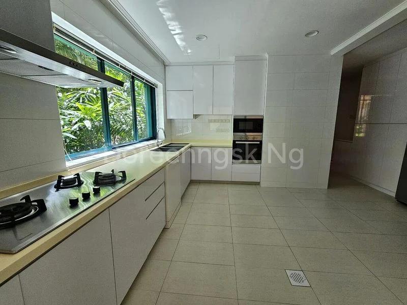 4 Bed Condo for Sale in  Camelot By-the-water - Image 9